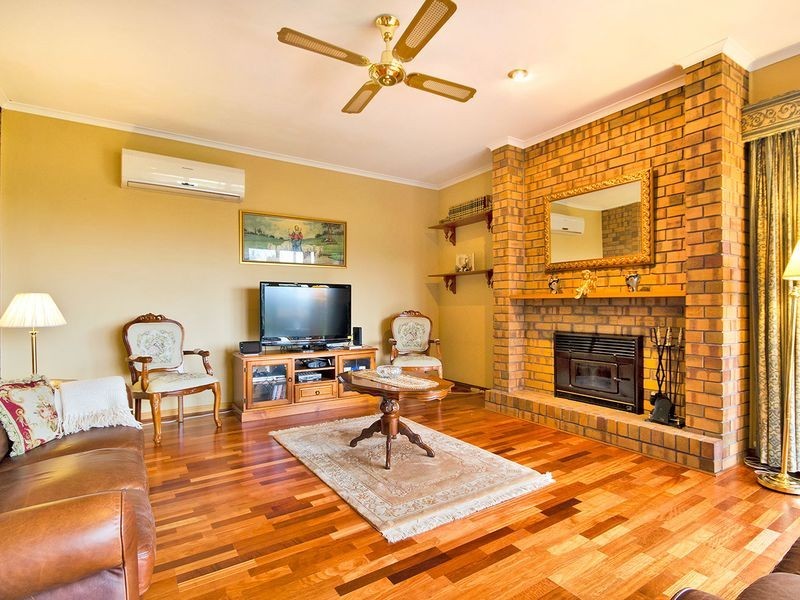 12 Farming Crescent, Hallett Cove SA 5158