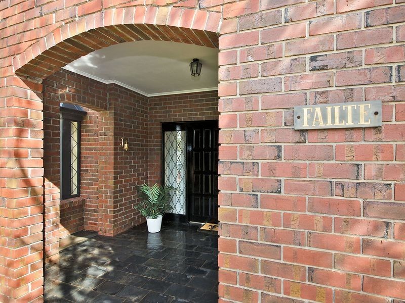 12 Farming Crescent, Hallett Cove SA 5158