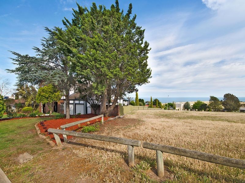 12 Farming Crescent, Hallett Cove SA 5158