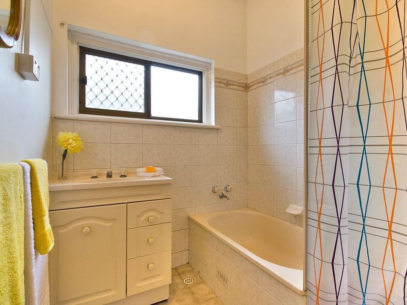 11 Fairweather Avenue, Woodville South SA 5011