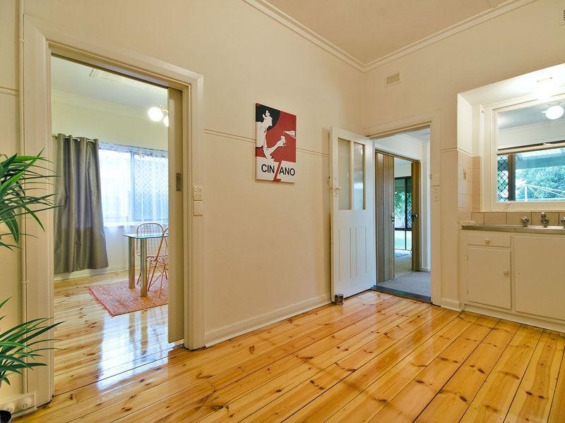 11 Fairweather Avenue, Woodville South SA 5011