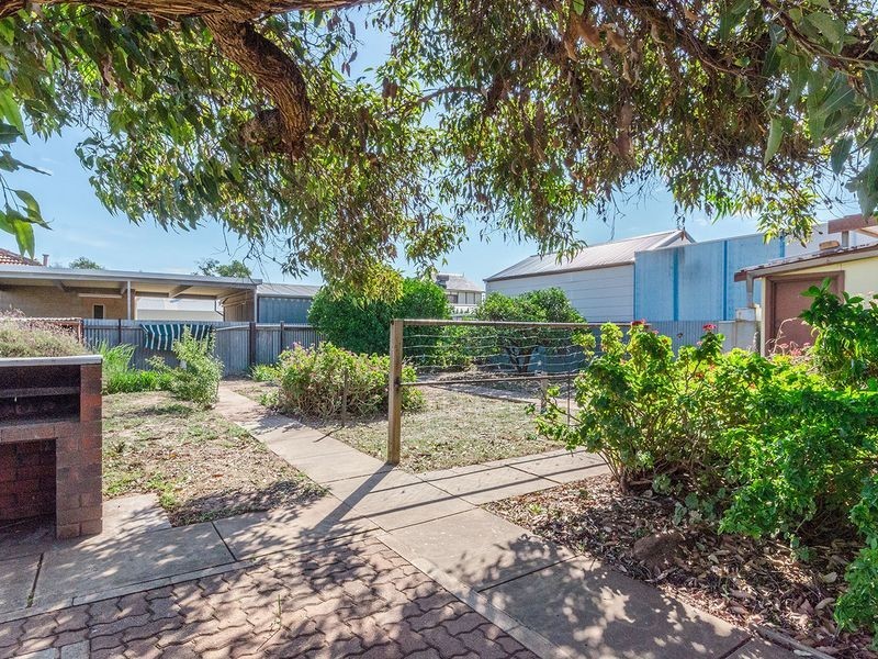 2 Fourth Avenue, Seaton SA 5023