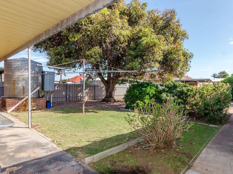 2 Fourth Avenue, Seaton SA 5023