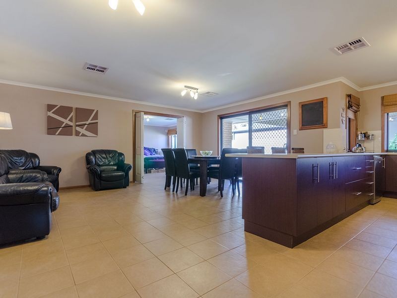 4 Oaks Court, Parafield Gardens SA 5107