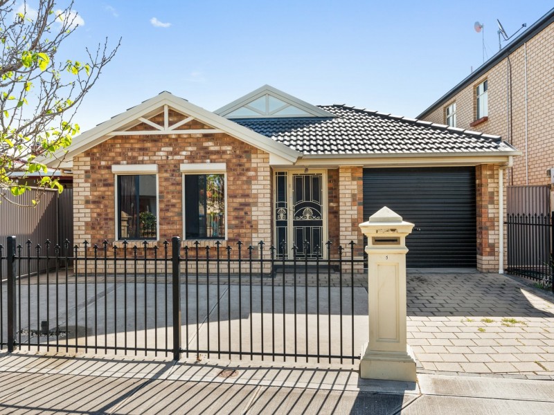 5 Hamley Crescent, Mansfield Park SA 5012