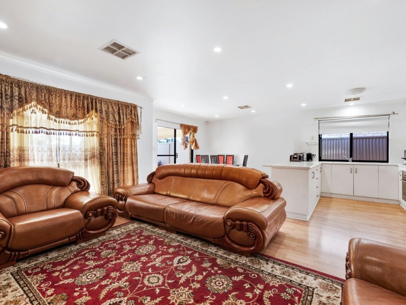 5 Hamley Crescent, Mansfield Park SA 5012