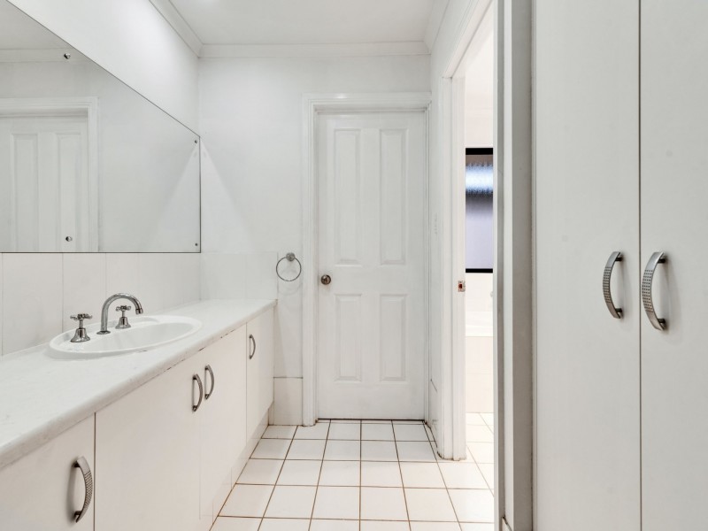 5 Hamley Crescent, Mansfield Park SA 5012