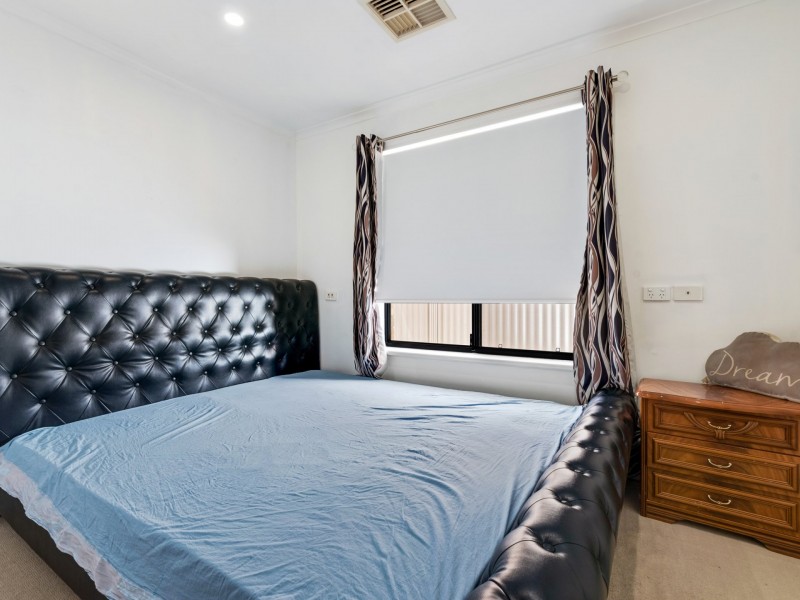 5 Hamley Crescent, Mansfield Park SA 5012