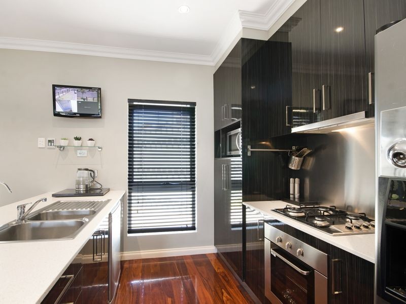 2 Burleigh Avenue, Pennington SA 5013