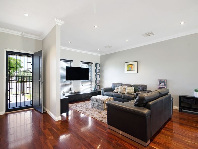 2 Burleigh Avenue, Pennington SA 5013