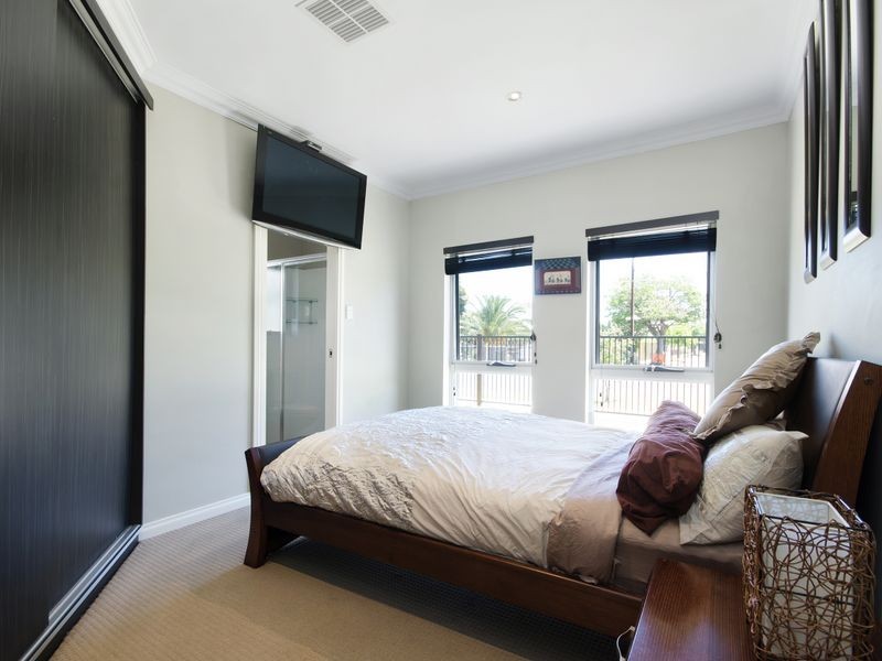 2 Burleigh Avenue, Pennington SA 5013