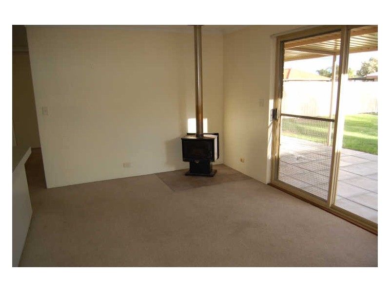 18 Emperor Close, Seville Grove WA 6112