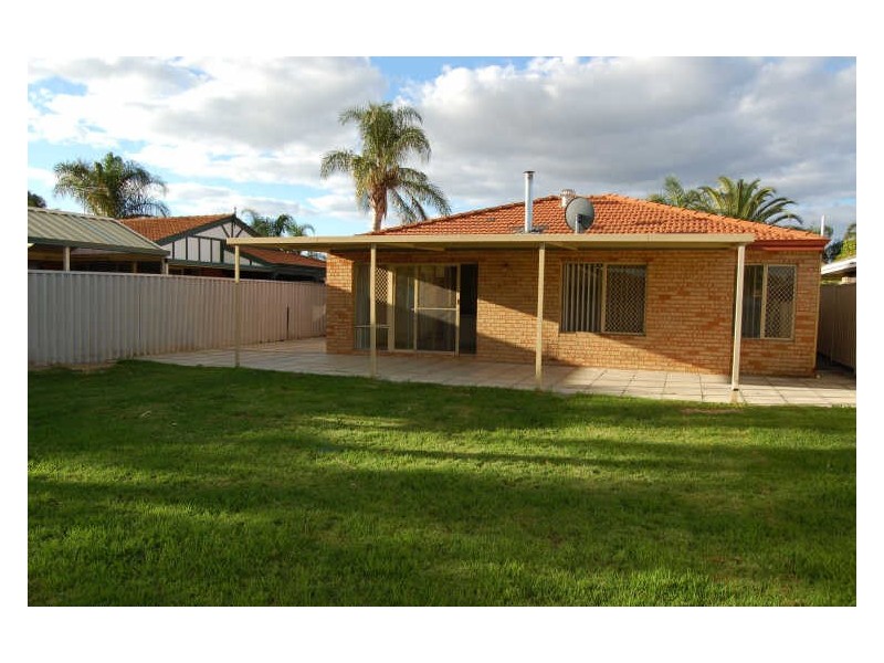 18 Emperor Close, Seville Grove WA 6112