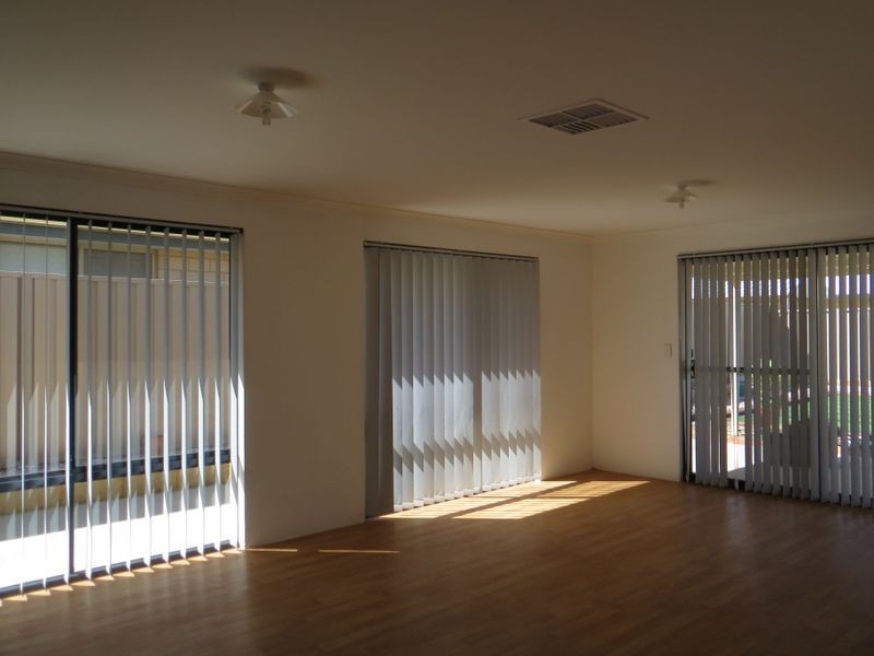 12 Edsell Entrance, Brookdale WA 6112