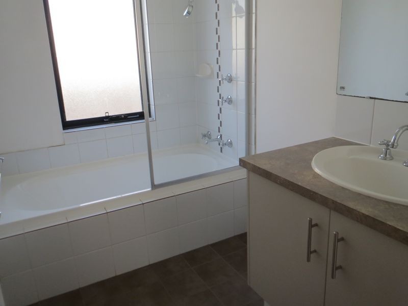 12 Edsell Entrance, Brookdale WA 6112