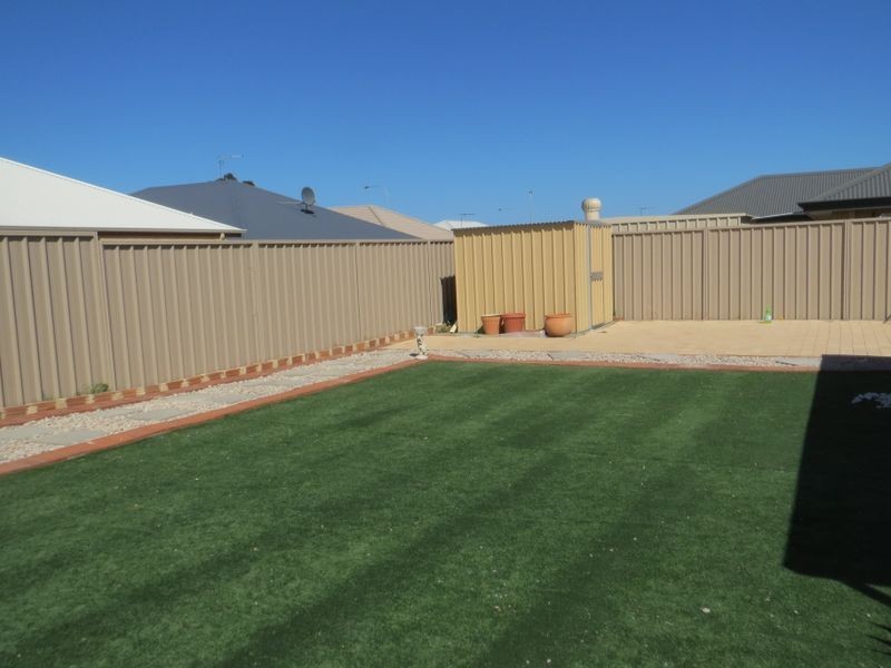 12 Edsell Entrance, Brookdale WA 6112