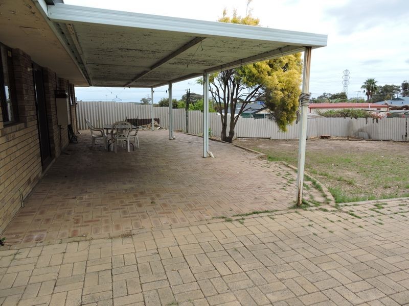 7 Quickly Crescent, Hamilton Hill WA 6163