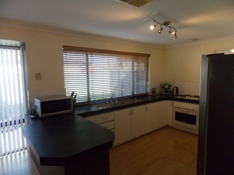 10 Jakovich Circuit, Atwell WA 6164