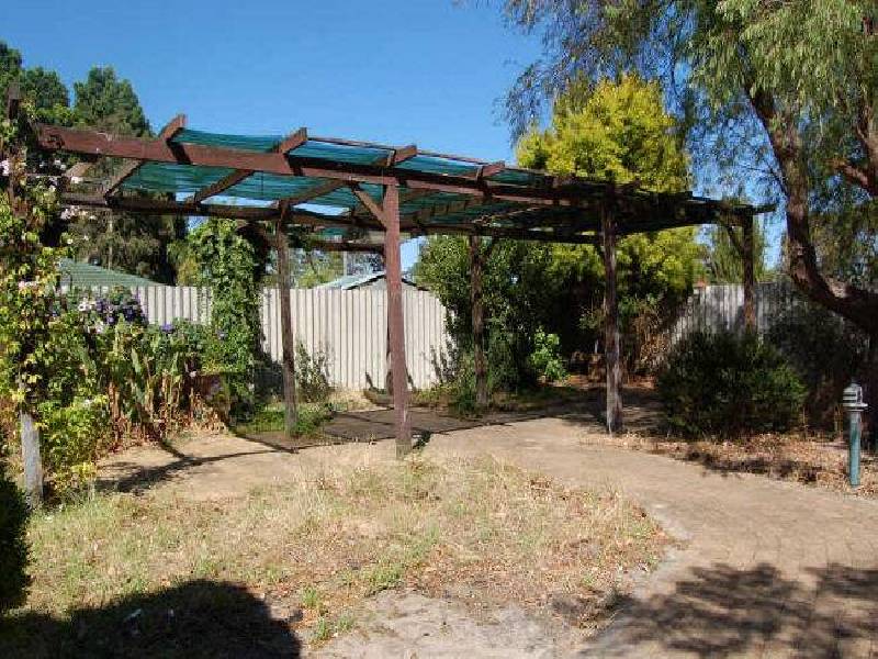 5 Peel Court, Armadale WA 6112