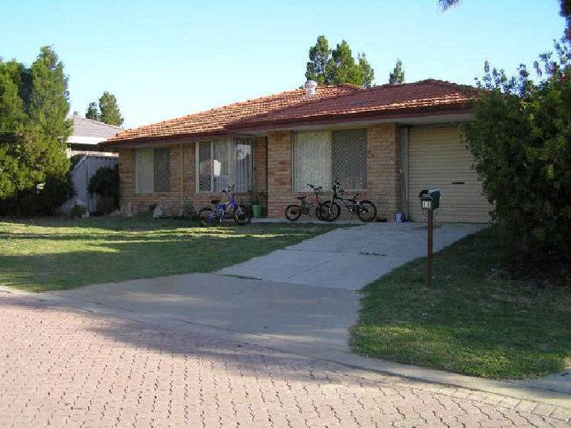 18 Emperor Close, Seville Grove WA 6112