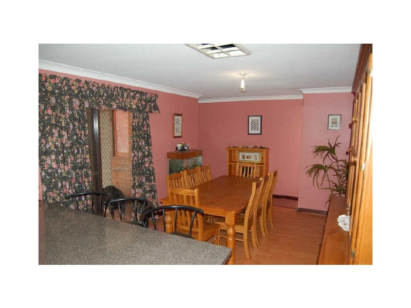 8 Smith Close, Armadale WA 6112