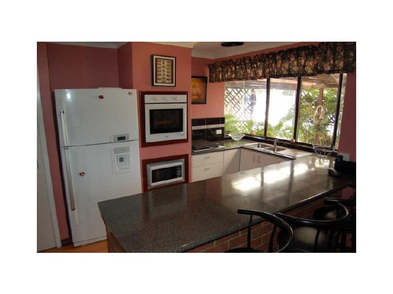 8 Smith Close, Armadale WA 6112