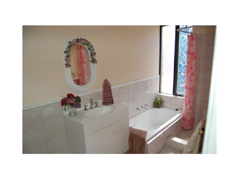 8 Smith Close, Armadale WA 6112