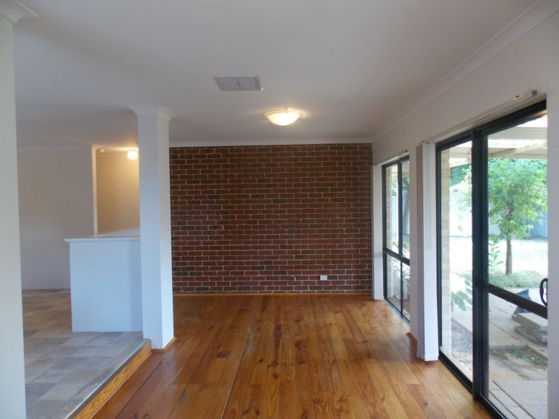 34 Reveley Close, Seville Grove WA 6112