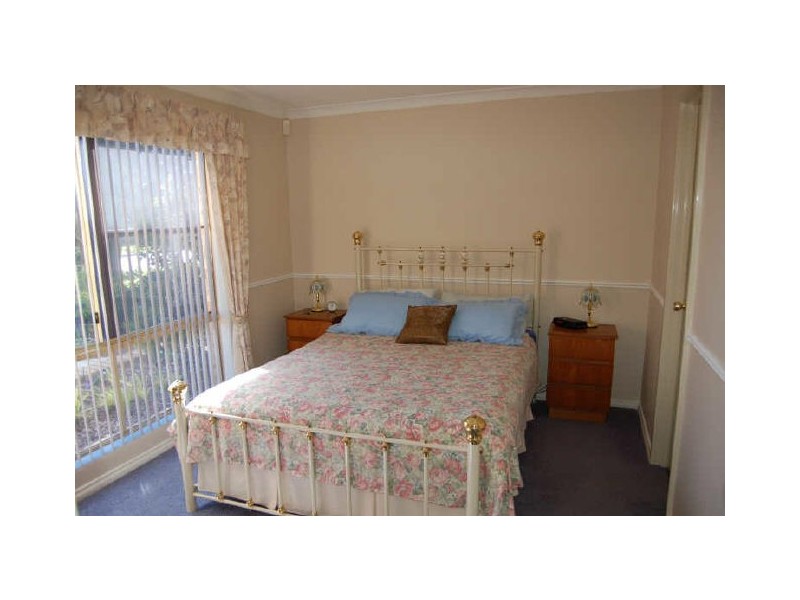 8 Regan Place, Seville Grove WA 6112