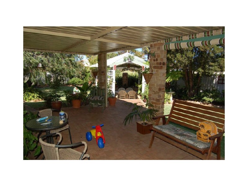 8 Regan Place, Seville Grove WA 6112