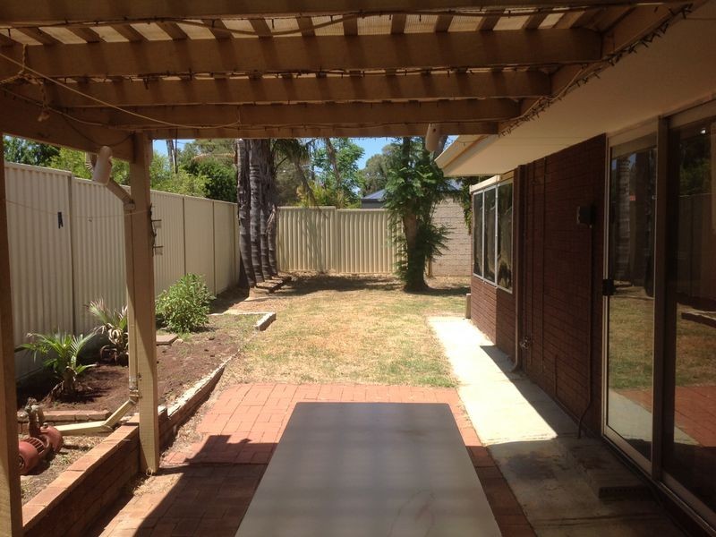 2 Robin Court, Armadale WA 6112