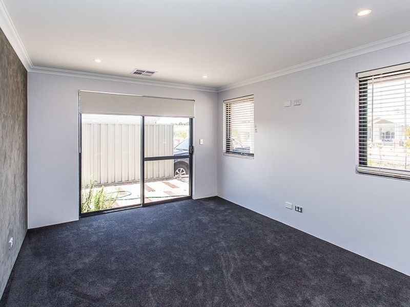 163 Honeywood Drive, Wandi WA 6167