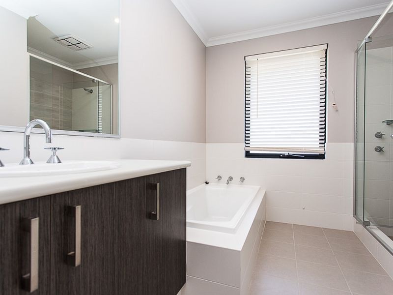 163 Honeywood Drive, Wandi WA 6167
