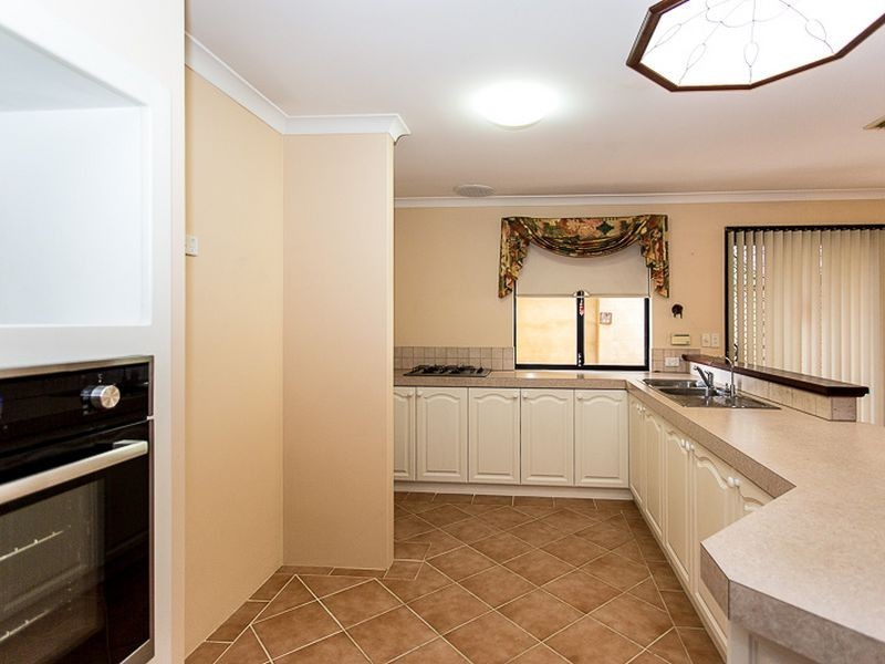 9 Shoalhaven Rise, Success WA 6164