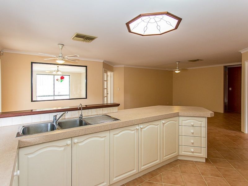 9 Shoalhaven Rise, Success WA 6164