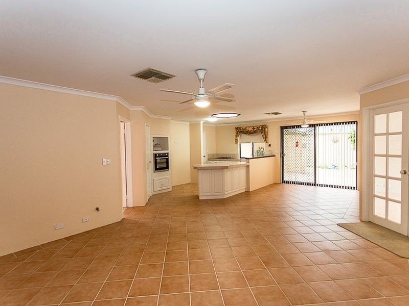 9 Shoalhaven Rise, Success WA 6164