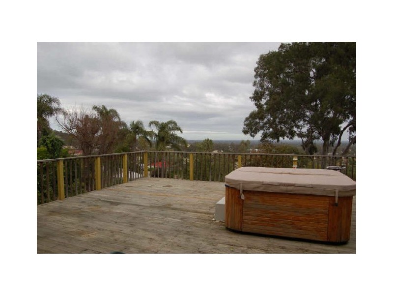 31 Derry Avenue, Mount Nasura WA 6112