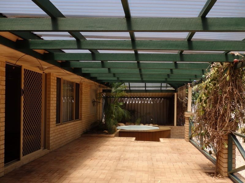 15 Mcgrath Place, Seville Grove WA 6112