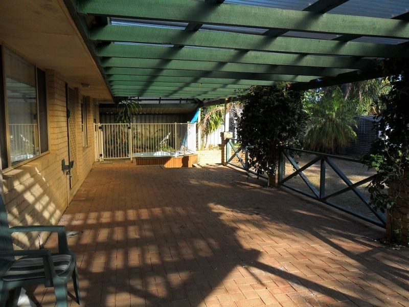 15 Mcgrath Place, Seville Grove WA 6112