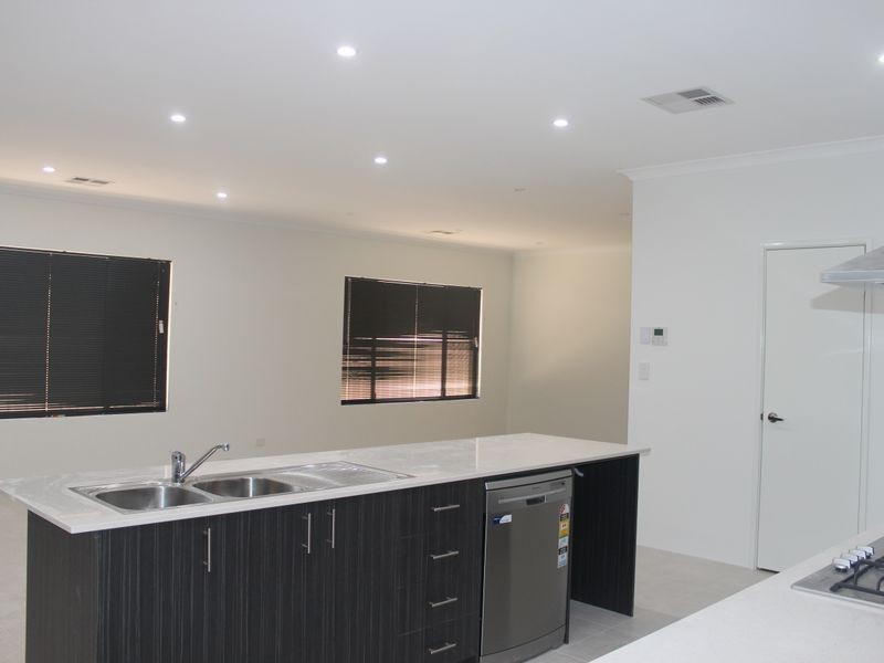 28 Pinelle Parkway, Aubin Grove WA 6164