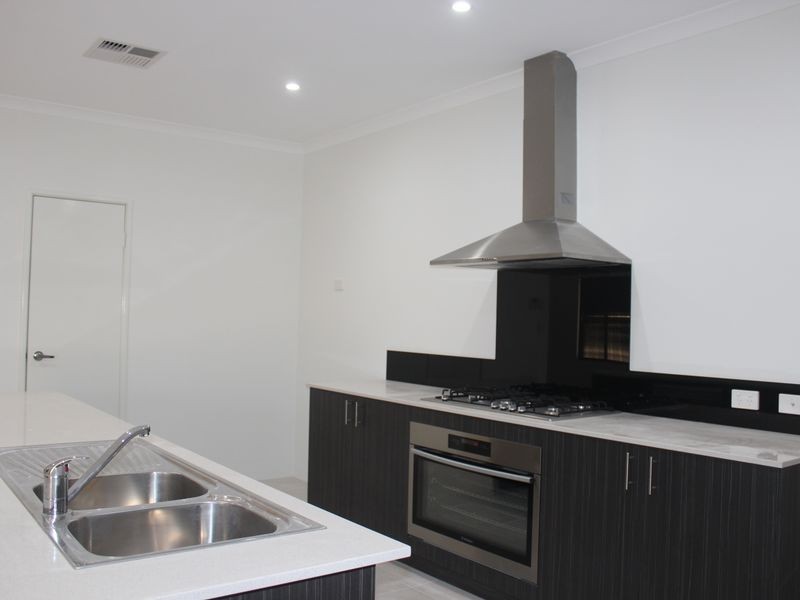 28 Pinelle Parkway, Aubin Grove WA 6164