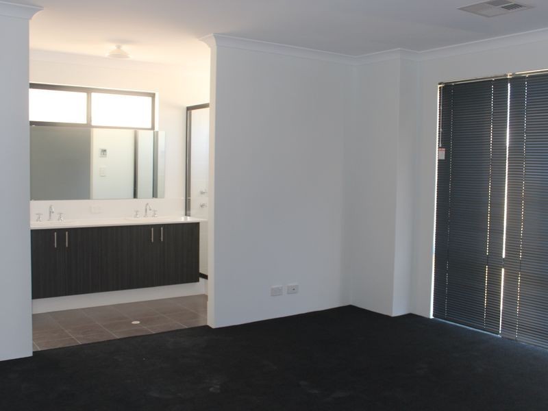 28 Pinelle Parkway, Aubin Grove WA 6164