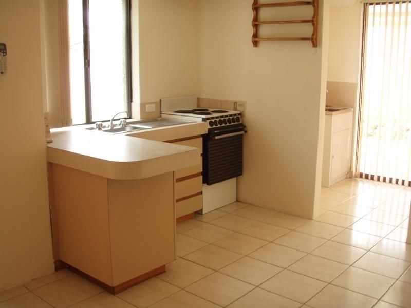 12 Kemmish Avenue, Parmelia WA 6167