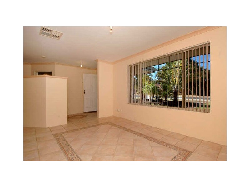 122 Lowanna Way, Armadale WA 6112