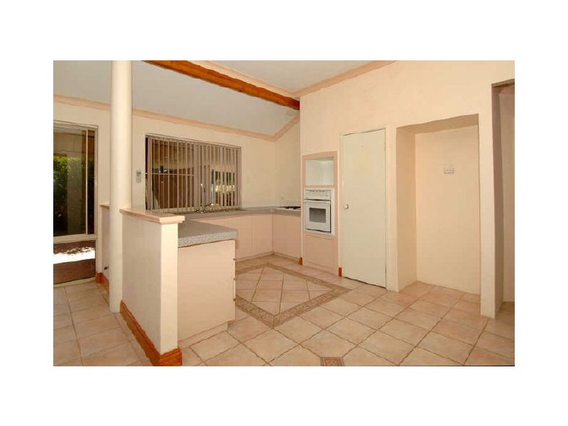 122 Lowanna Way, Armadale WA 6112