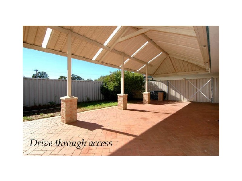 122 Lowanna Way, Armadale WA 6112