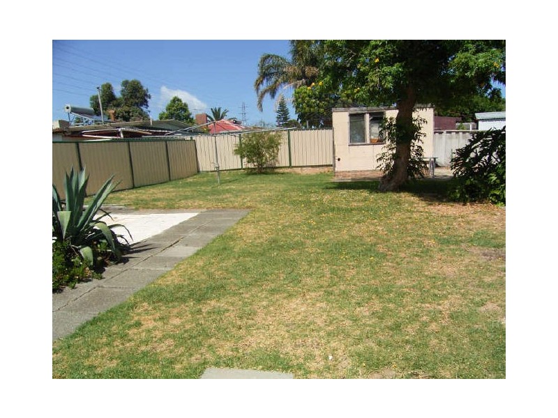 25 Thorsager Street, Coolbellup WA 6163