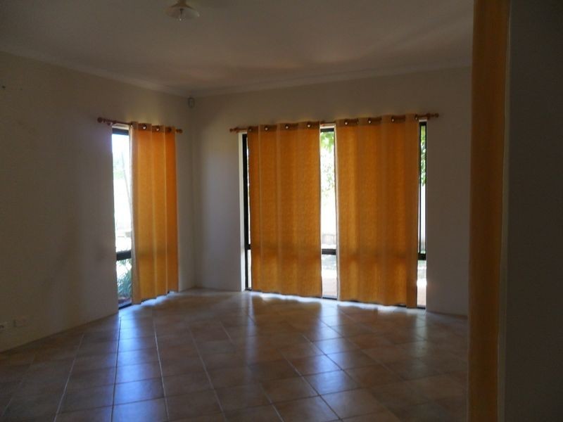 22 Bernard Street, Kelmscott WA 6111