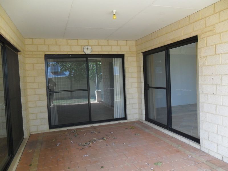 22 Bernard Street, Kelmscott WA 6111