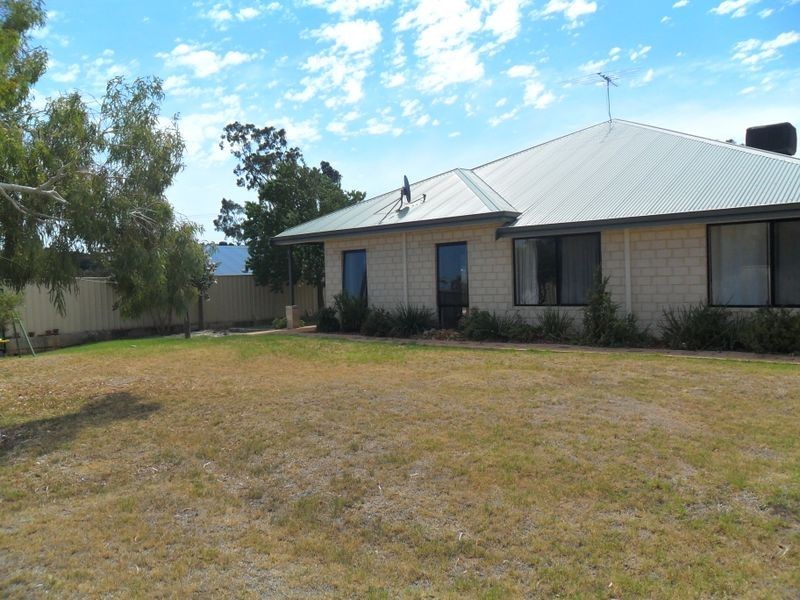 22 Bernard Street, Kelmscott WA 6111